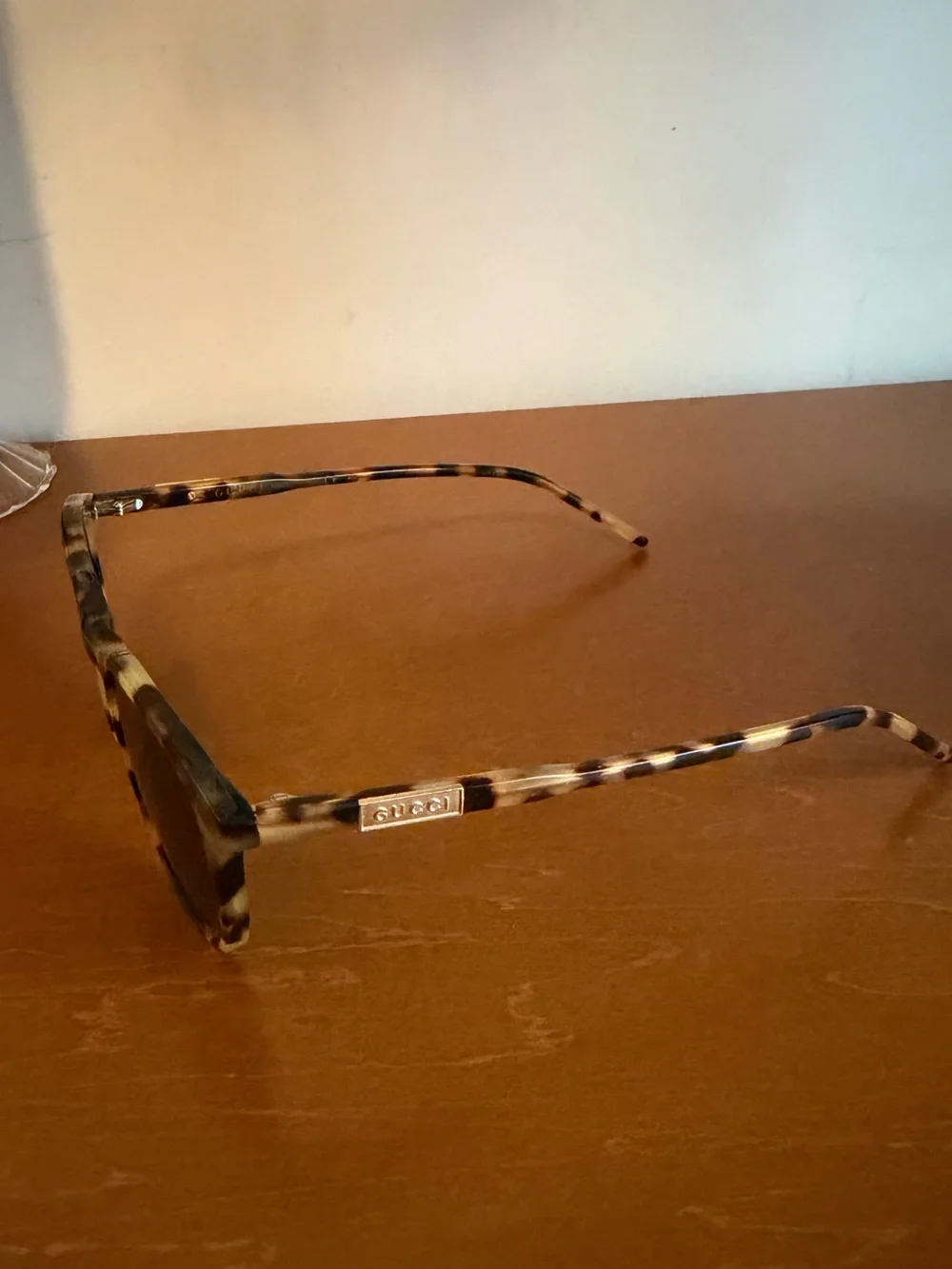 Gucci Tortoiseshell Sunglasses with Gold Plaque Gucci GG1157S 003